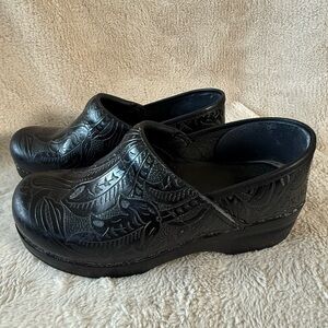 Dansko Professional Clogs Black Tooled Womens Euro Size 38 (US 7.5-8)